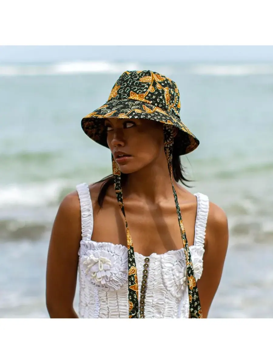 Brunna.co Шляпа Jasmine в стиле шинуазри с батиковым узором — изображение 3 из 4, черный