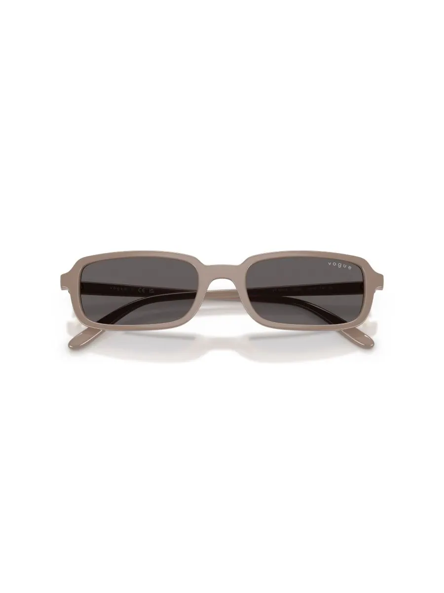 Женские прямоугольные солнцезащитные очки, VO5666S Vogue Eyewear — изображение 5 из 6, темный бежевый