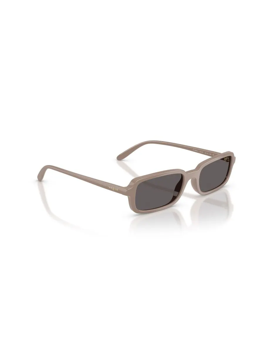 Женские прямоугольные солнцезащитные очки, VO5666S Vogue Eyewear — изображение 6 из 6, темный бежевый