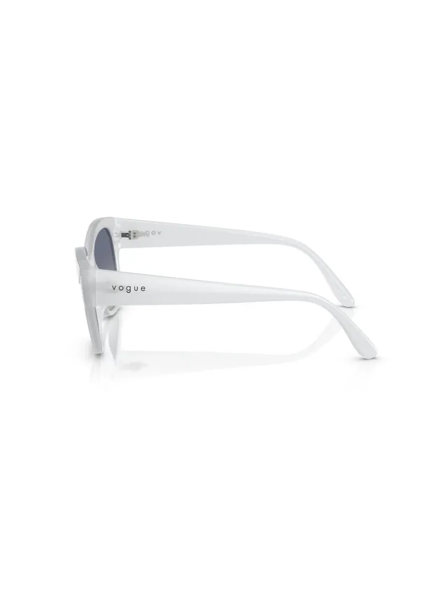 Женские солнцезащитные очки «Бабочка», VO5638SU Vogue Eyewear, top белый, opal milk — изображение 4 из 8