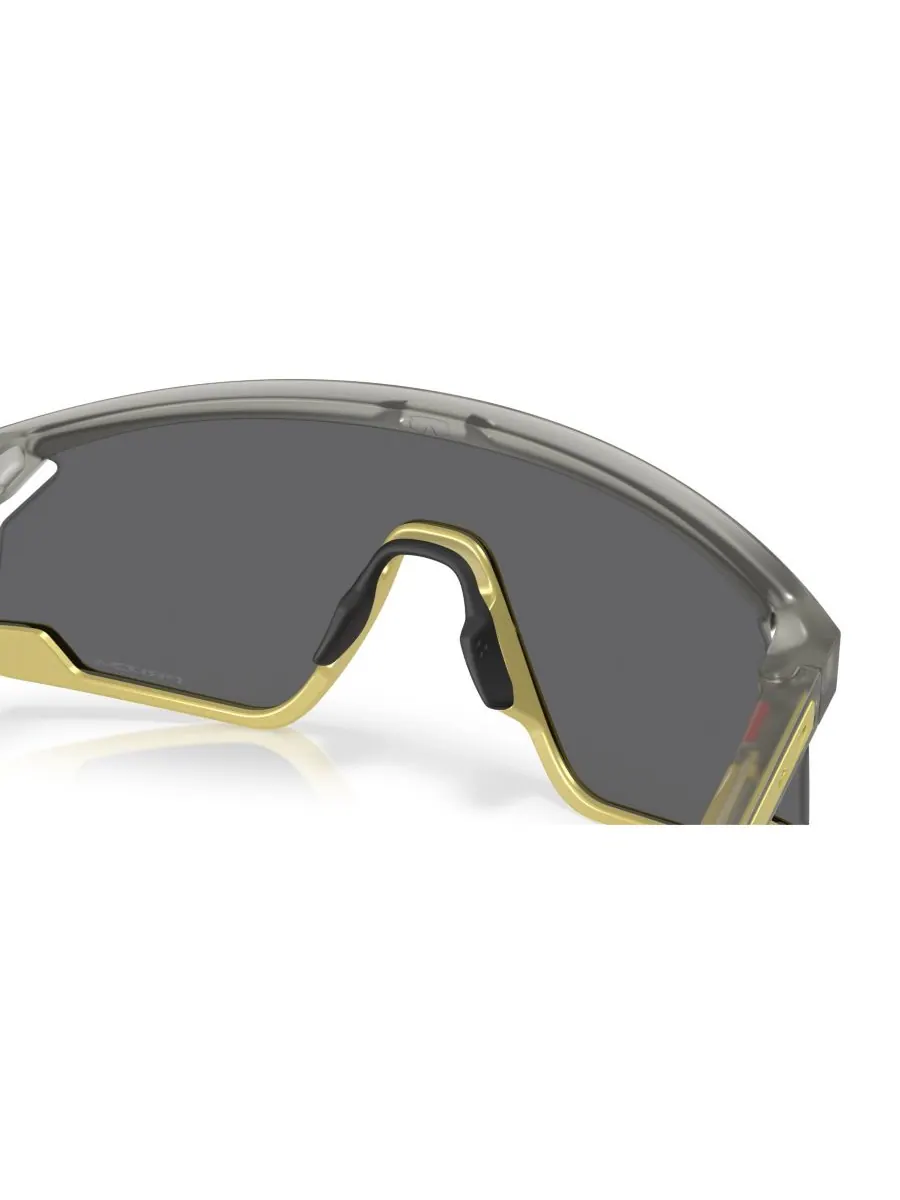 Мужские солнцезащитные очки, коллекция BXTR Metal Alloy OO9237 Oakley — изображение 8 из 8, серый