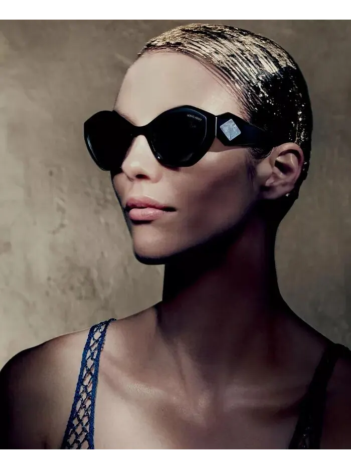 Женские солнцезащитные очки, AR8187U Giorgio Armani — изображение 6 из 7, черный