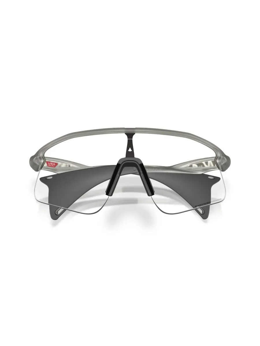 Солнцезащитные очки унисекс, Stunt Devil OO9517 фотохромные Oakley — изображение 6 из 10, серый
