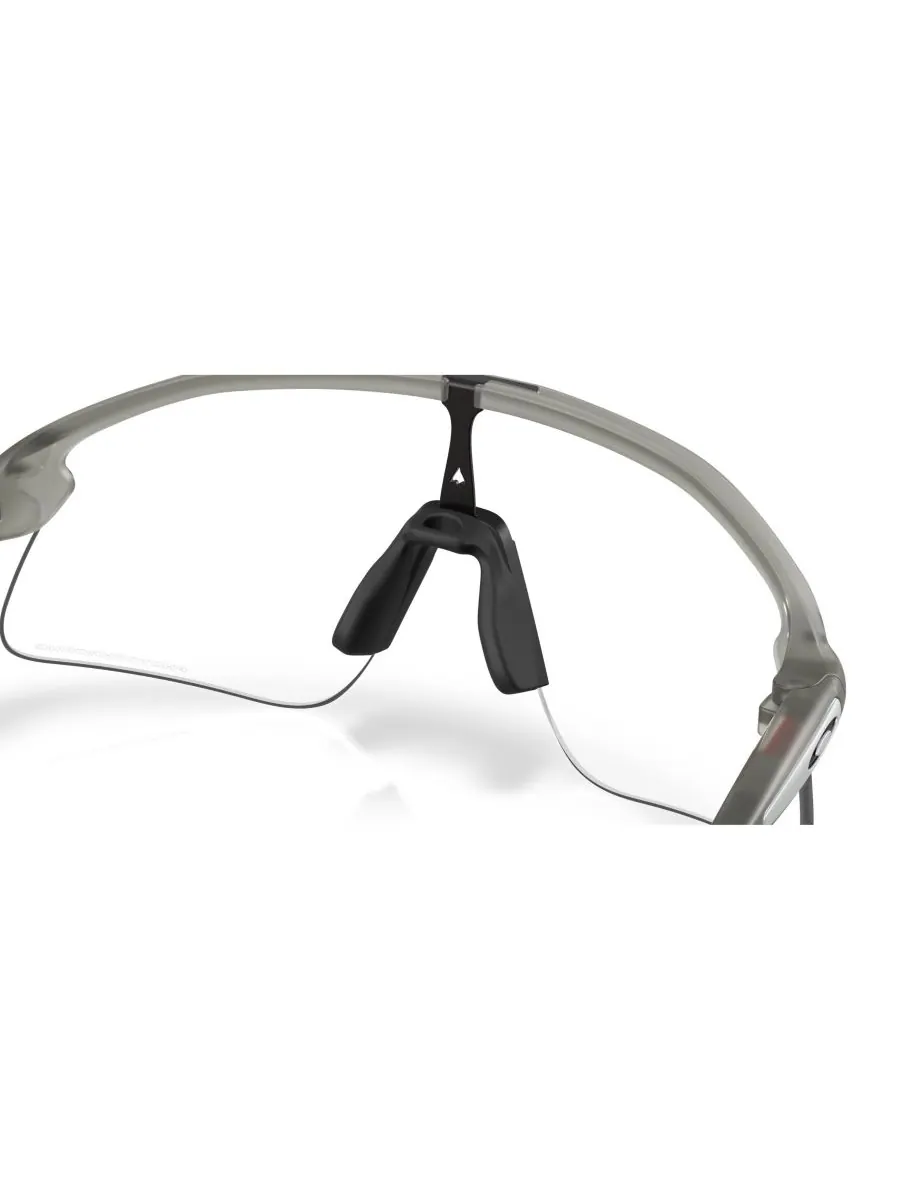 Солнцезащитные очки унисекс, Stunt Devil OO9517 фотохромные Oakley — изображение 9 из 10, серый