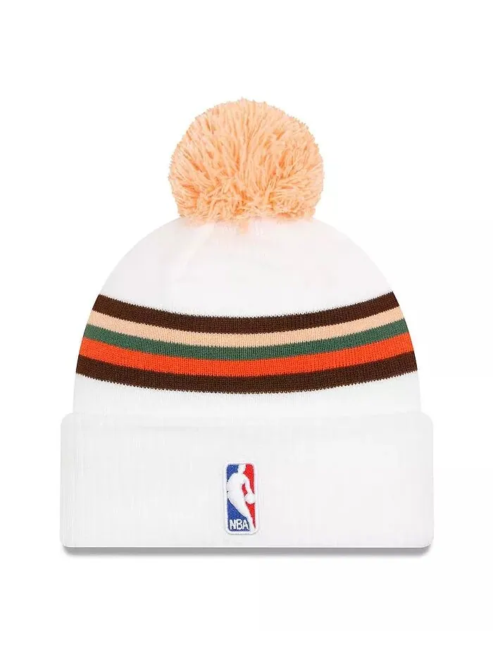 Мужская белая шапка San Antonio Spurs 2023/24 City Edition с манжетами и помпоном New Era — изображение 2 из 2