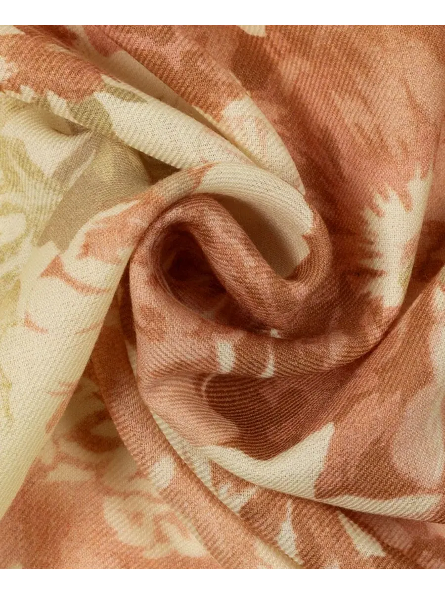 Шелковый платок с цветочным принтом, Floral Bouquet Square Scarf Lauren Ralph Lauren — изображение 3 из 4, кремовый