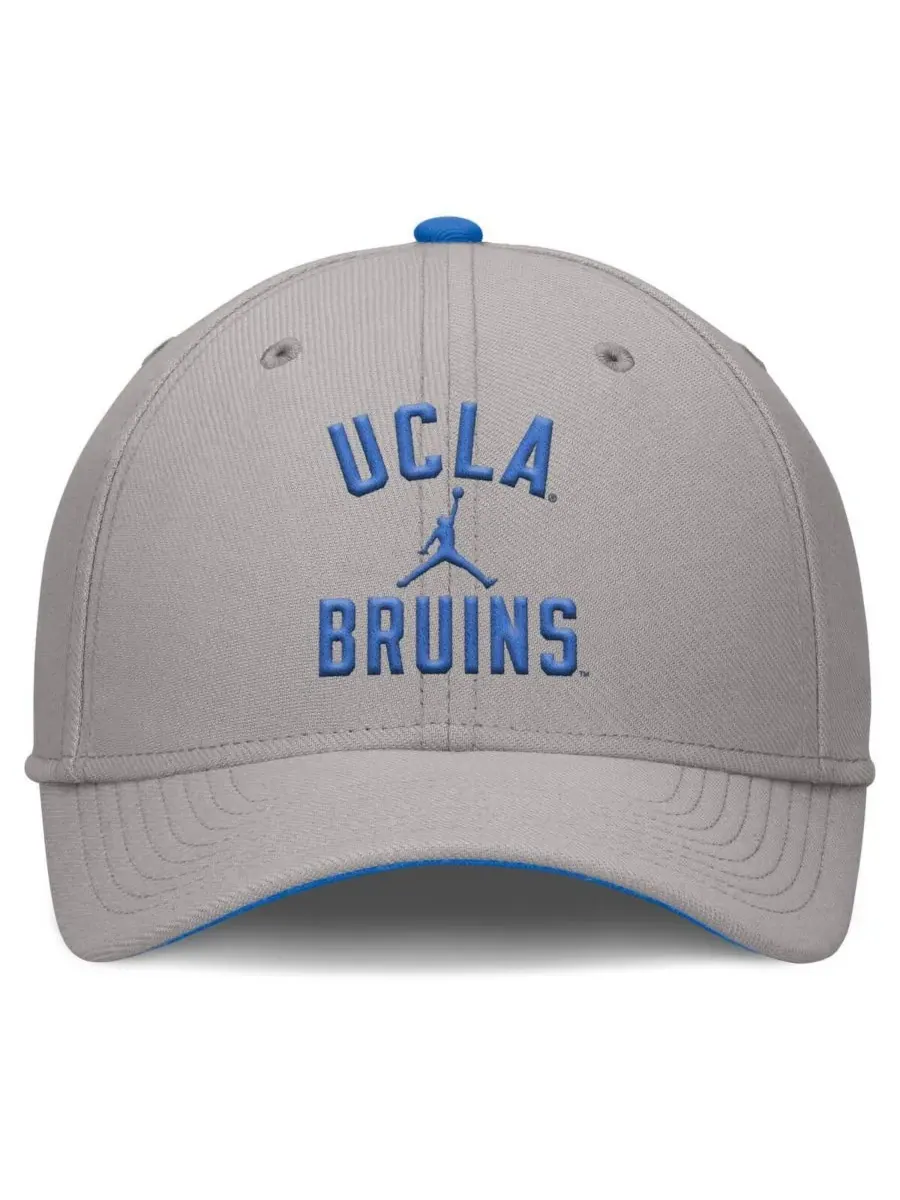 Jordan Мужская серая кепка UCLA Bruins Rise Prep Performance Flex — изображение 2 из 4, серый