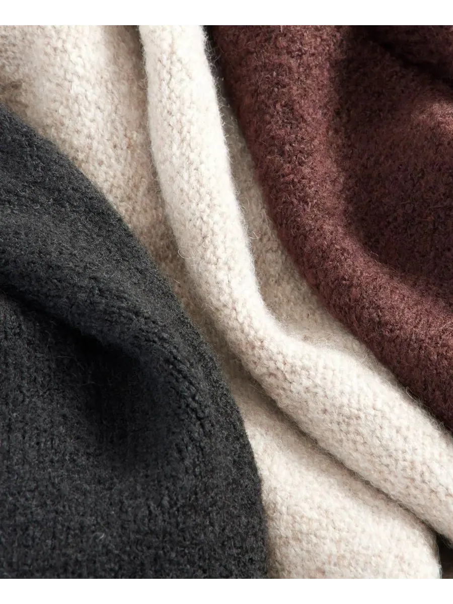 Женский вязаный шарф-накидка с искусственным мехом, модель Twisted Faux-Fur-Trim Wrap I.N.C — изображение 4 из 4, черный