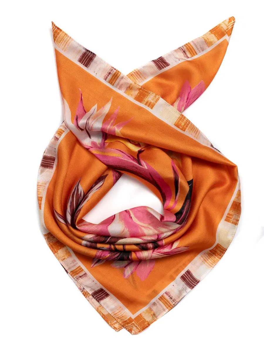 Шелковый платок с принтом Jungle Floral Square Scarf Vince Camuto — изображение 3 из 4, оранжевый мульти