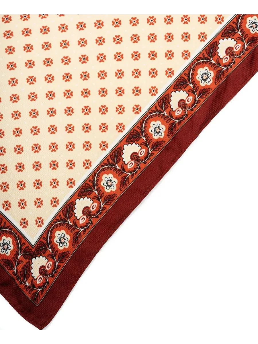 Шарф-косынка с принтом Block Printed Triangle Scarf BCBG — изображение 3 из 4, бежевый