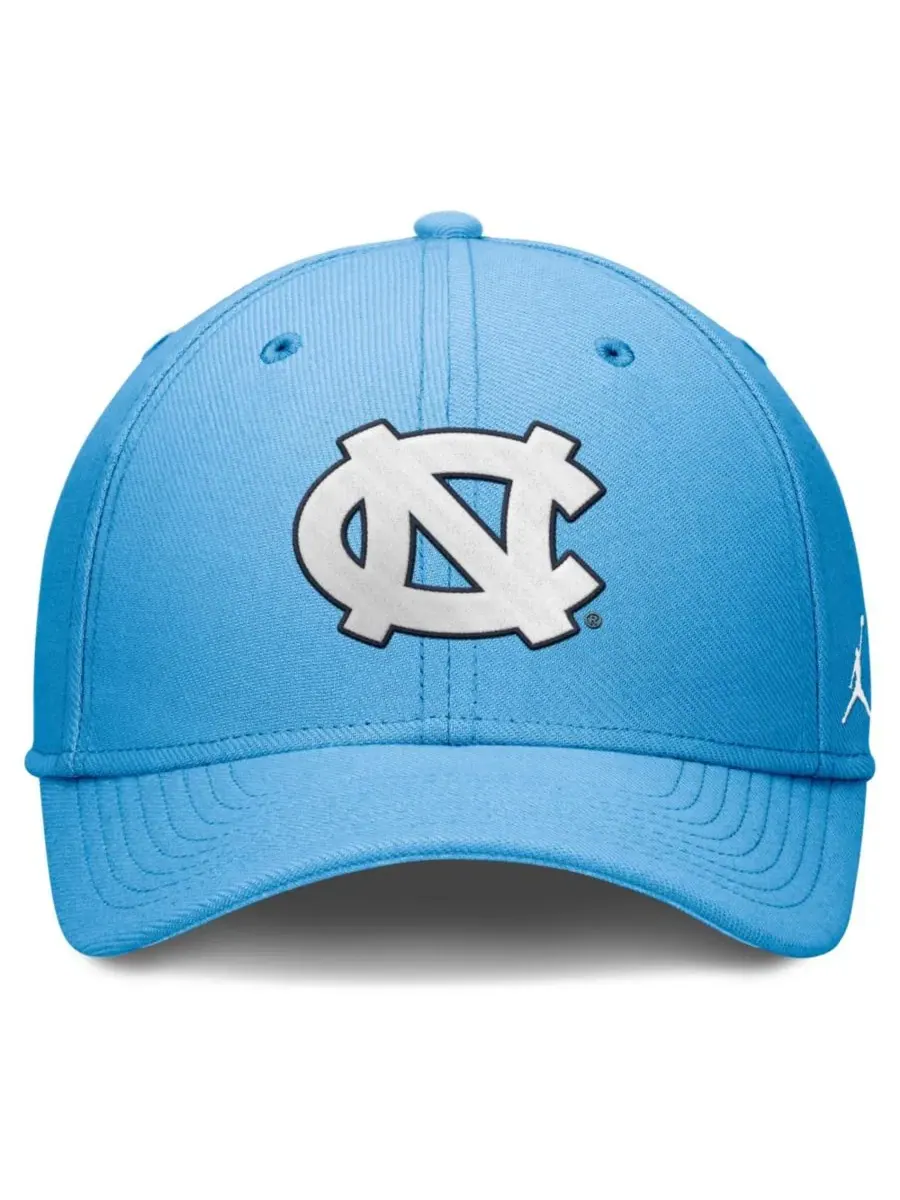 Кепка с вышивкой North Carolina Tar Heels Rise Swoosh Dri-FIT Flex Jordan — изображение 2 из 4, синий