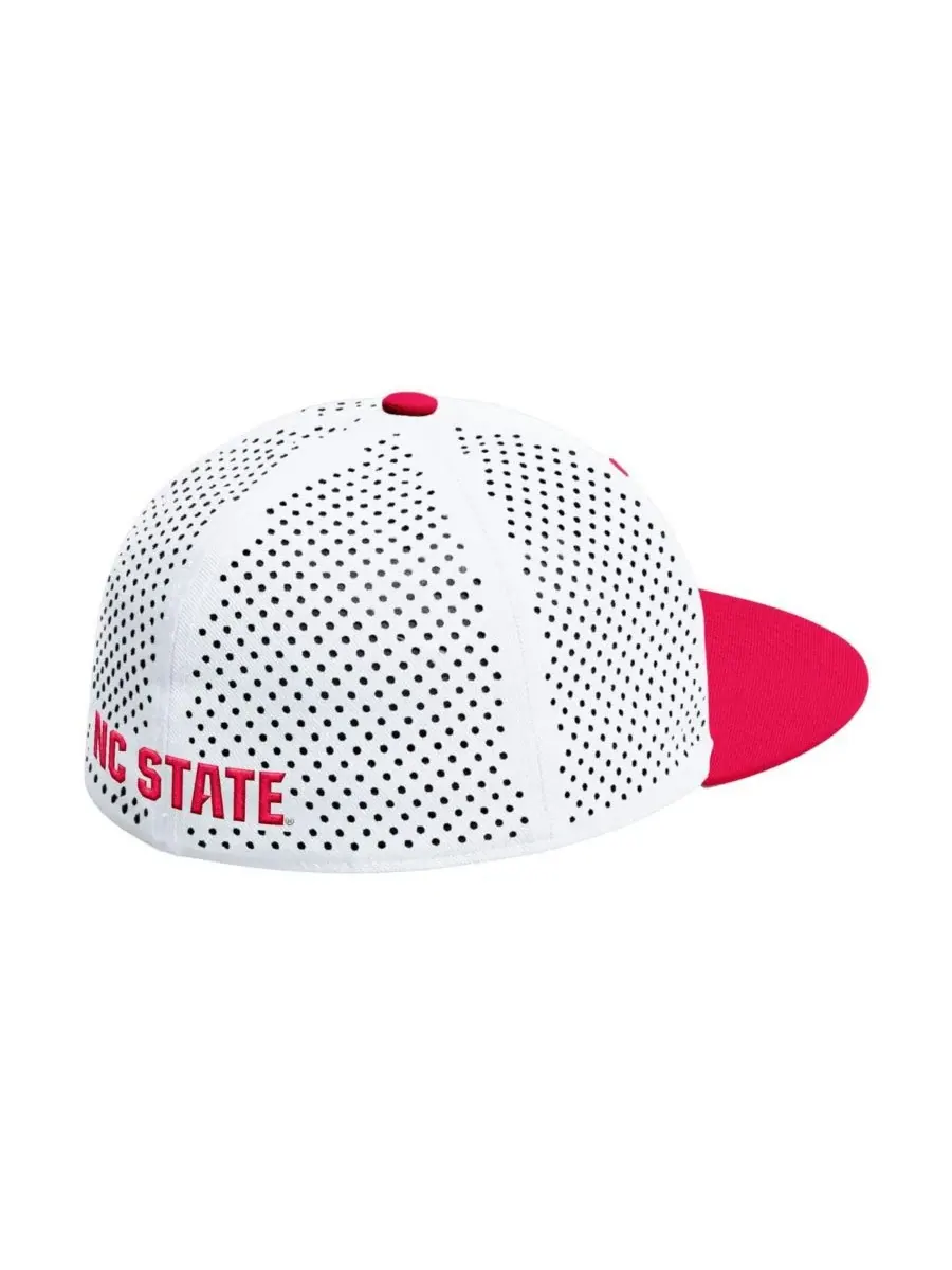 Adidas Мужская белая бейсболка NC State Wolfpack On-Field — изображение 2 из 2, белый