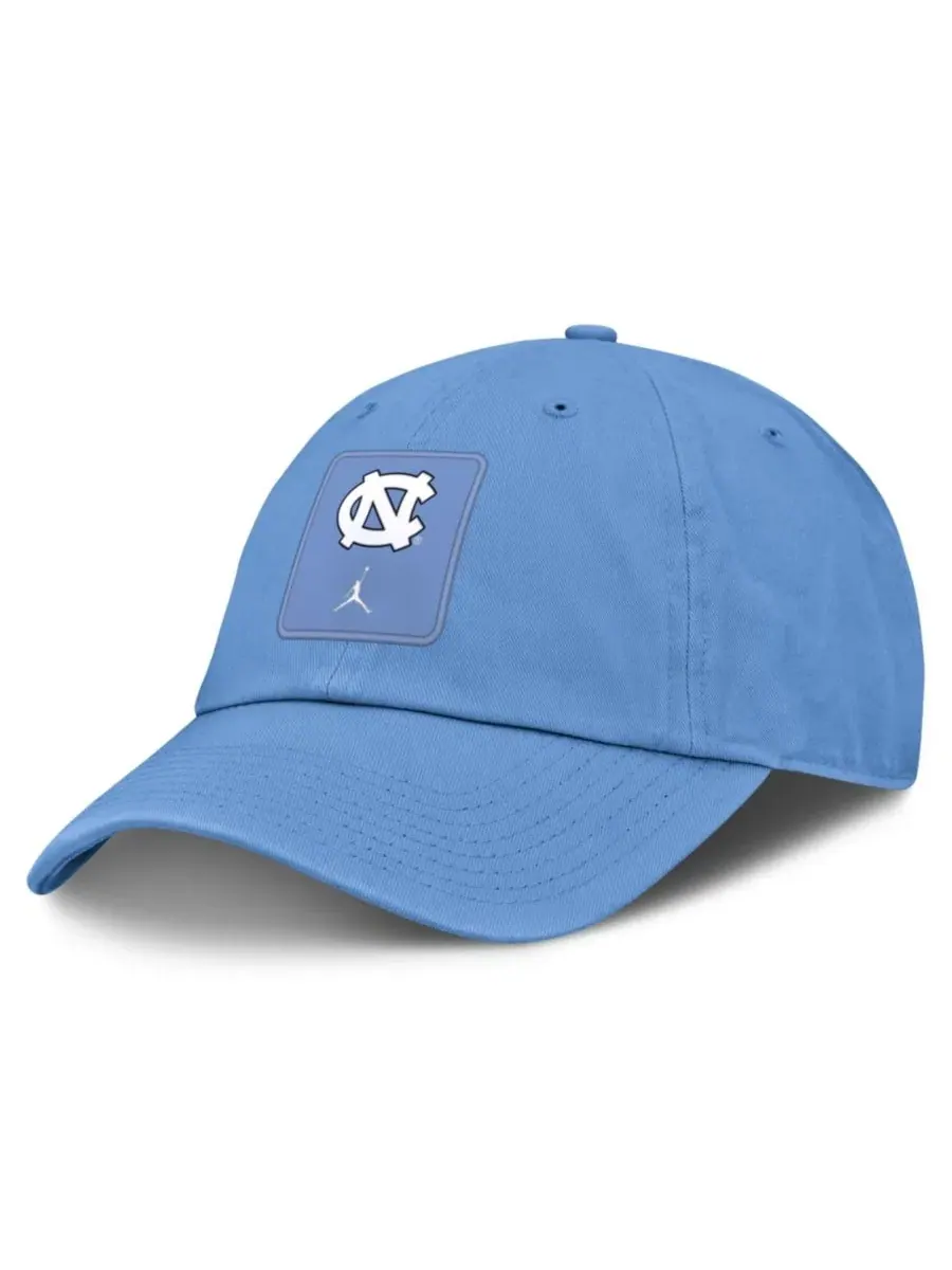 Кепка с регулируемой застежкой North Carolina Tar Heels 2026 Sideline Club Jordan