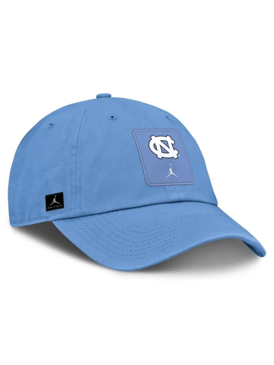Кепка с регулируемой застежкой North Carolina Tar Heels 2026 Sideline Club Jordan — изображение 3 из 4, синий