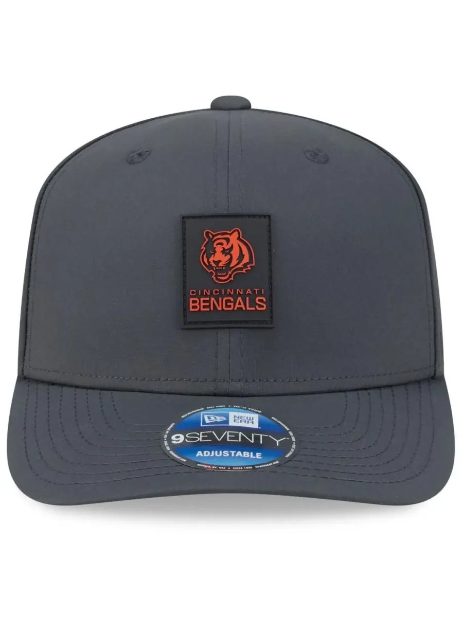 New Era Мужская регулируемая кепка Cincinnati Bengals 2025 Sideline Cold Weather 9SEVENTY угольного — изображение 2 из 5
