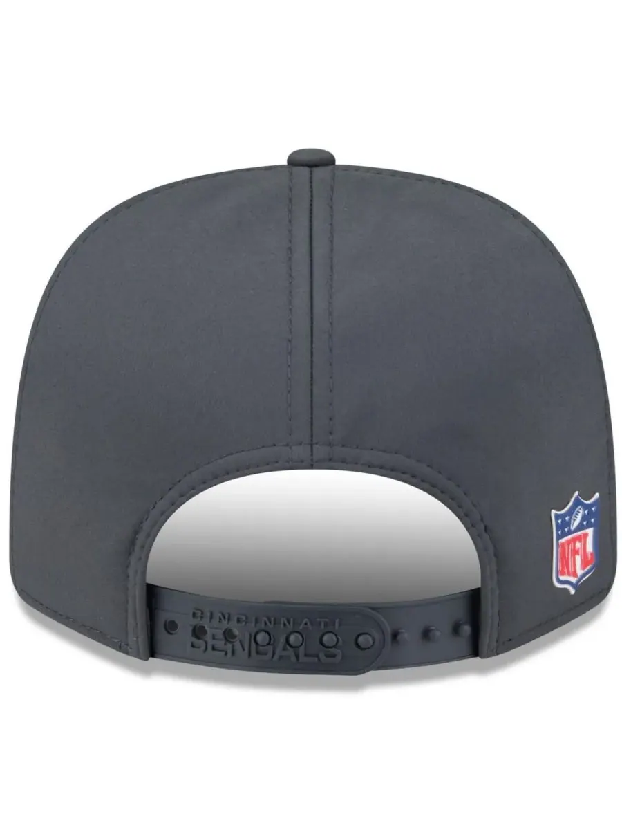 New Era Мужская регулируемая кепка Cincinnati Bengals 2025 Sideline Cold Weather 9SEVENTY угольного — изображение 4 из 5