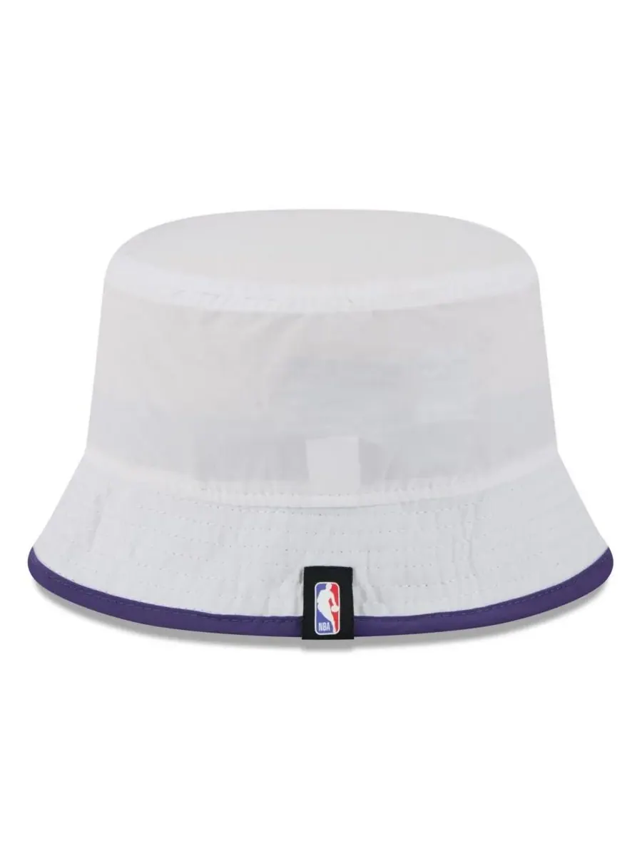 New Era Мужская нейлоновая панама белого/фиолетового цвета с символикой Phoenix Suns и символикой — изображение 2 из 4