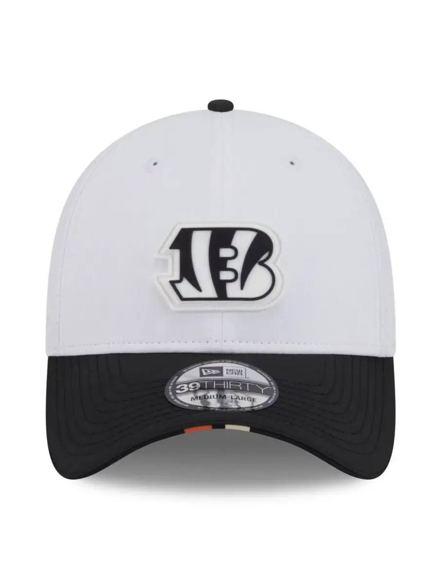 New Era Мужская бело-черная кепка Cincinnati Bengals 2025 NFL Training Camp 39THIRTY Flex Hat — изображение 2 из 4