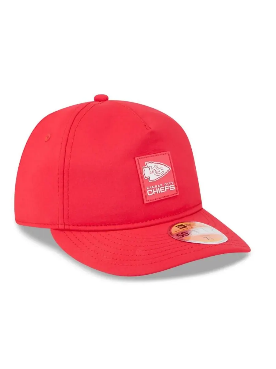 New Era Мужская красная бейсболка Kansas City Chiefs 2025 Sideline Retro Crown 59FIFTY Fitted Hat — изображение 4 из 5