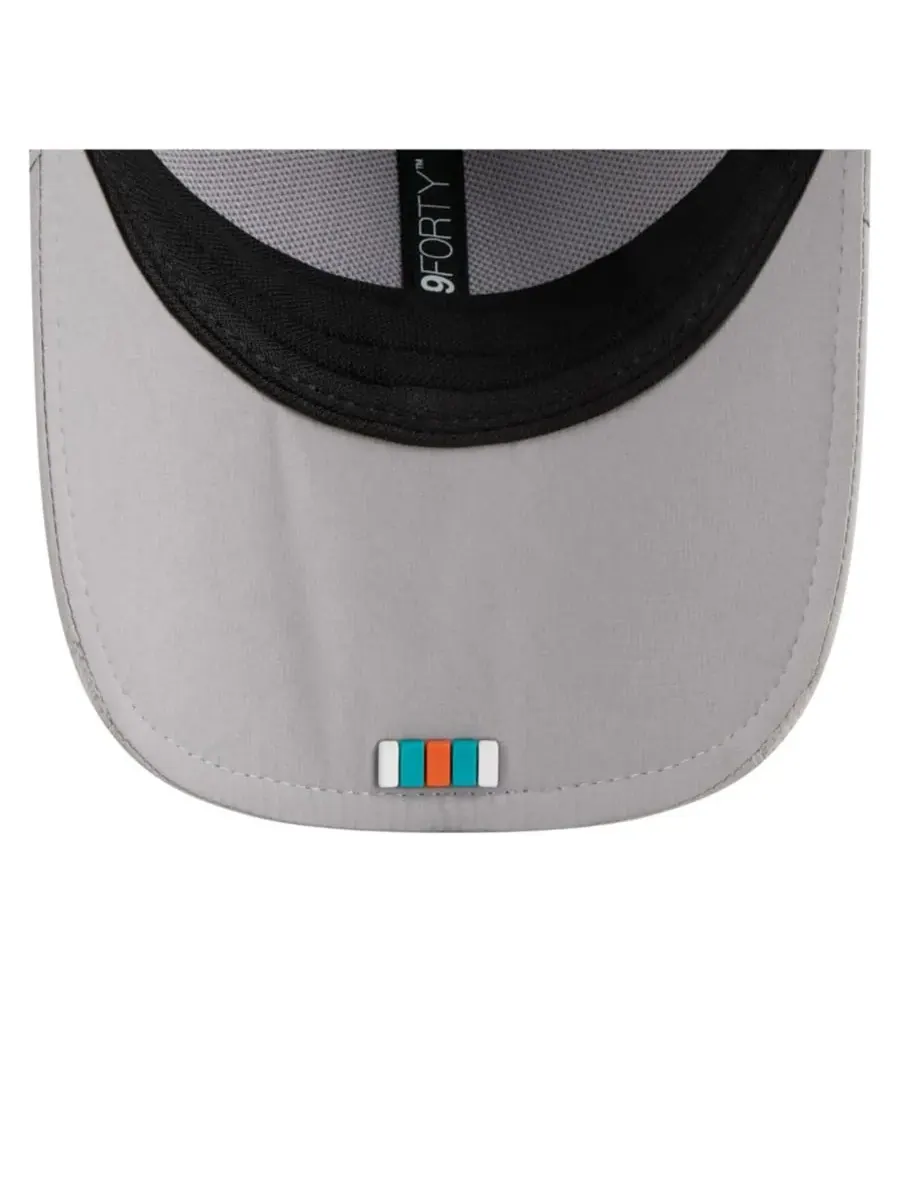New Era Мужская серая регулируемая кепка Miami Dolphins 2025 Sideline M-Crown 9FORTY — изображение 2 из 5, серый