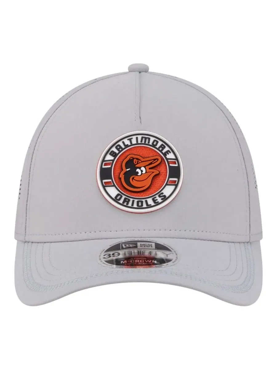 Кепка с вышивкой Baltimore Orioles Patch 39THIRTY A-Frame M-Crown New Era — изображение 2 из 5, серый