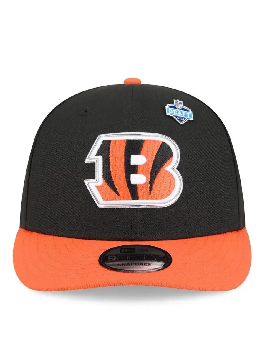 Кепка-снэпбек с принтом, модель 2026 NFL Draft On Stage Pre-Curved 9FIFTY New Era — изображение 2 из 5, черный оранжевый