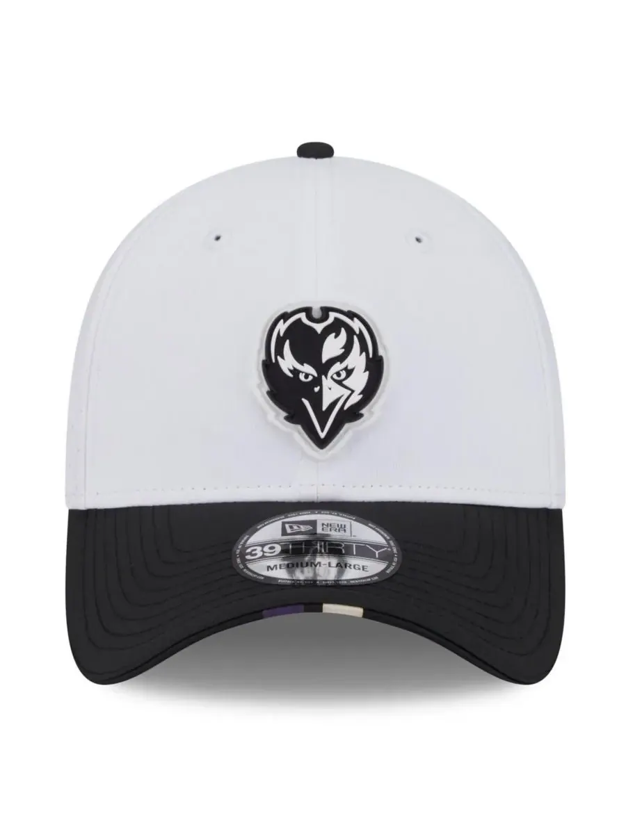 New Era Мужская бело-черная кепка Baltimore Ravens 2025 NFL Training Camp 39THIRTY Flex Hat — изображение 2 из 4