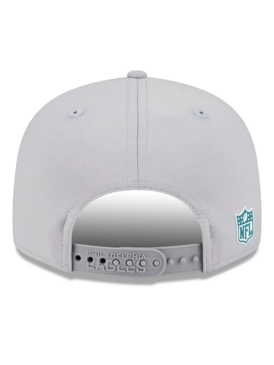 New Era Мужская серая кепка Philadelphia Eagles 2025 Sideline Split Panel 9FIFTY Snapback — изображение 2 из 5, серый