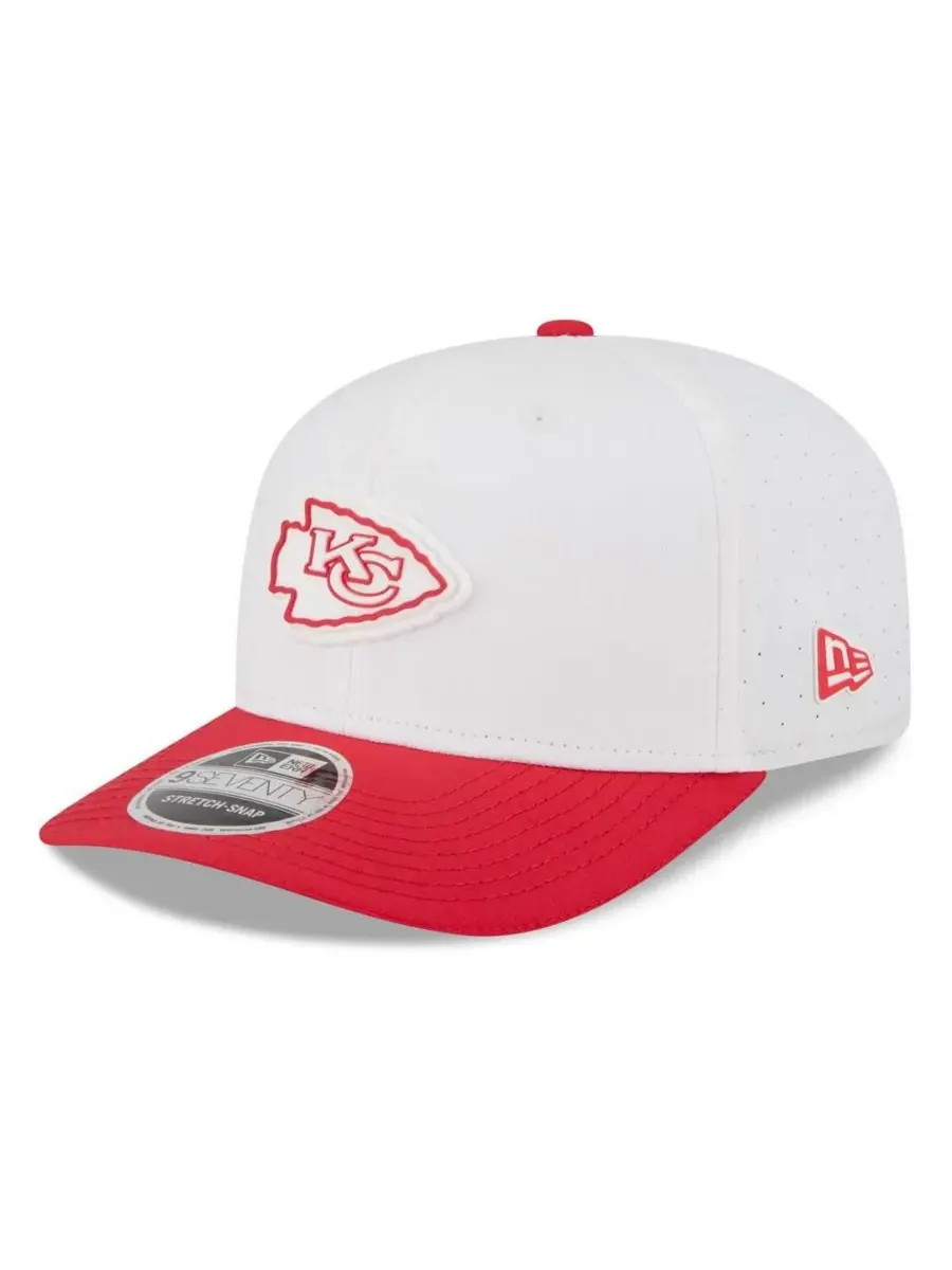 New Era Мужская бело-красная регулируемая кепка Kansas City Chiefs 2025 NFL Training Camp 9SEVENTY