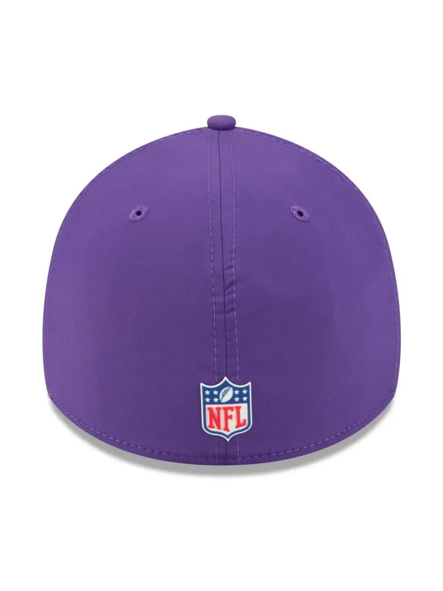 New Era Мужская фиолетовая кепка Minnesota Vikings 2025 Sideline 39THIRTY Flex — изображение 2 из 5, фиолетовый
