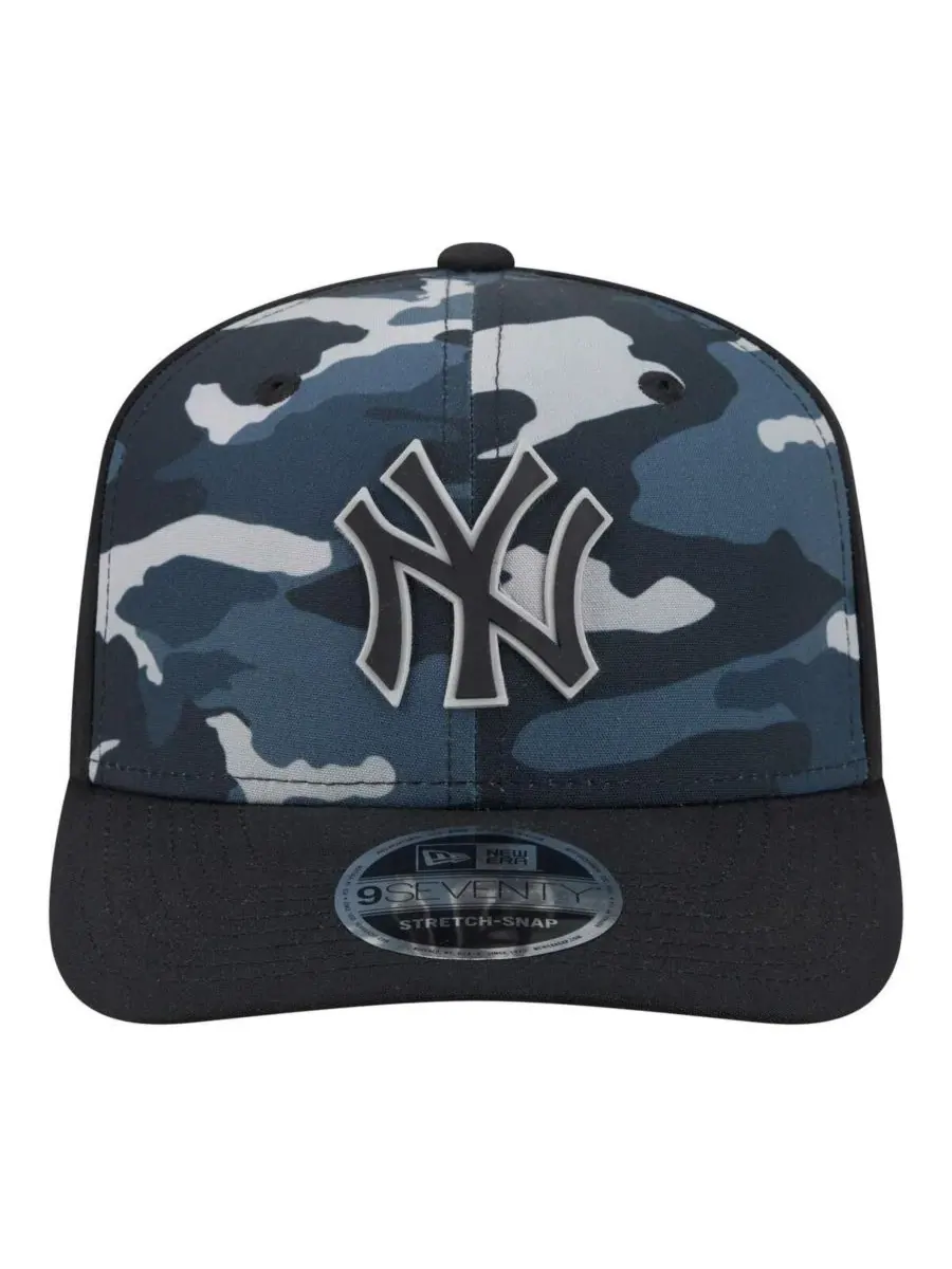 Бейсболка New York Yankees Tonal Camo 9SEVENTY Stretch-Snap New Era — изображение 2 из 5, черный