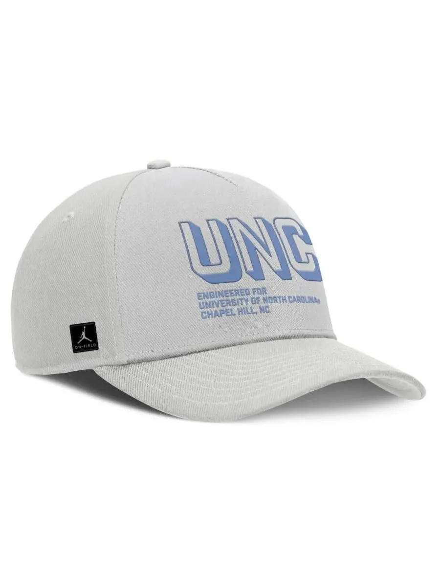 Jordan Мужская серая кепка North Carolina Tar Heels 2025 Sideline Dust с регулируемой высотой и — изображение 2 из 4, серый