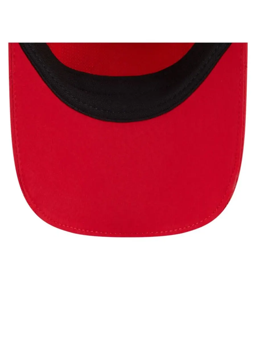 New Era Мужская красная регулируемая бейсболка Kansas City Chiefs 2025 Sideline Runner — изображение 2 из 5, красный