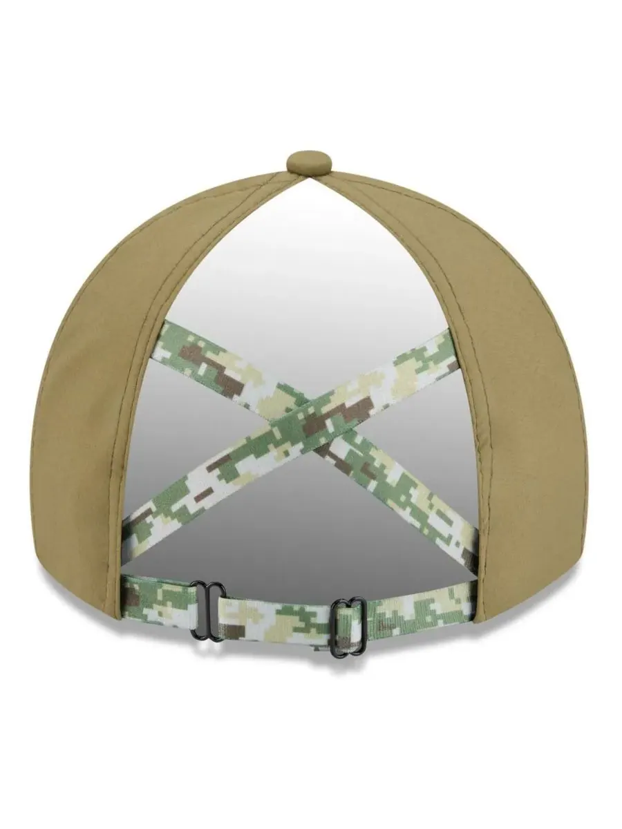 New Era Женская зеленая регулируемая кепка Las Vegas Raiders 2025 Salute to Service с символикой — изображение 4 из 4