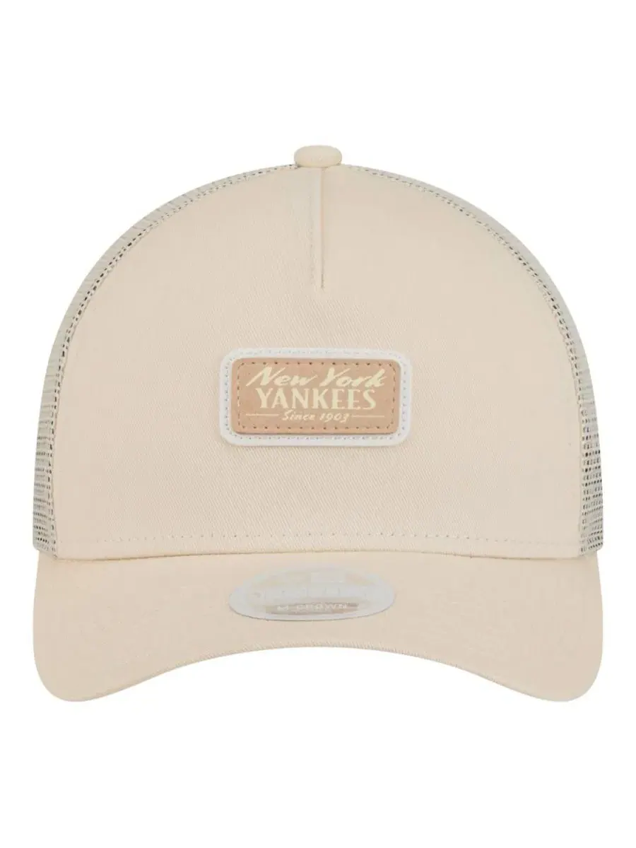 Кепка-тракер New York Yankees Tonal Patch 9FORTY M-Crown A-Frame New Era — изображение 4 из 4, светлый бежевый