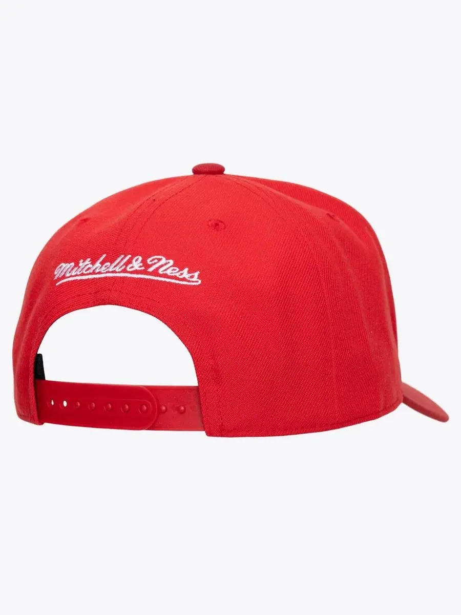 Кепка-снэпбек с вышивкой Chicago Bulls Mitchell & Ness — изображение 2 из 4, красный