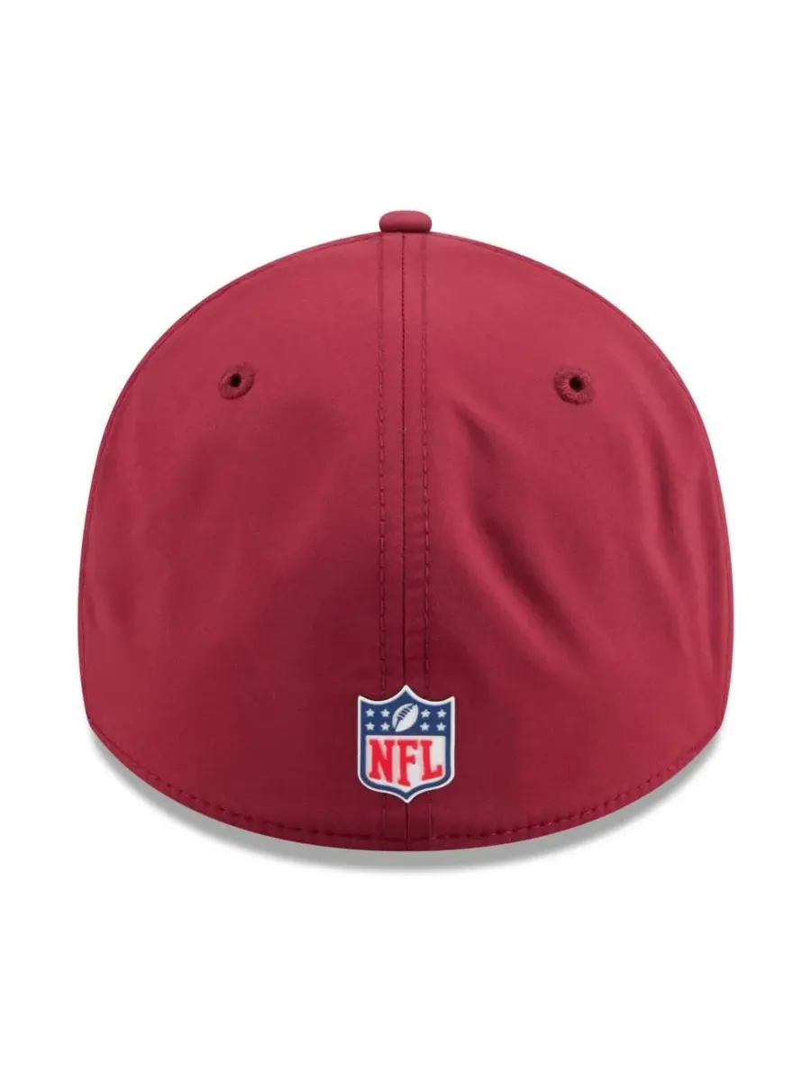 New Era Мужская бордовая кепка Washington Commanders 2025 Sideline 39THIRTY Flex Hat — изображение 2 из 5, бордовый