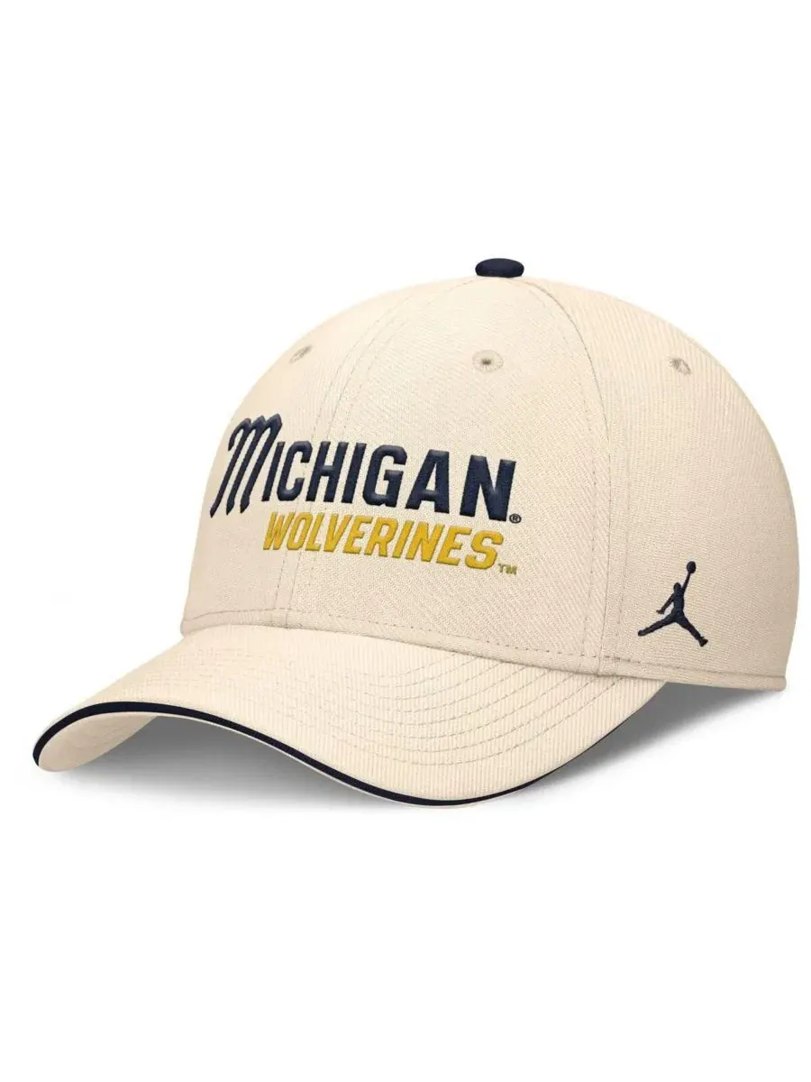 Мужская бейсболка Natural Michigan Wolverines 2026 Primetime Swooshflex Jordan