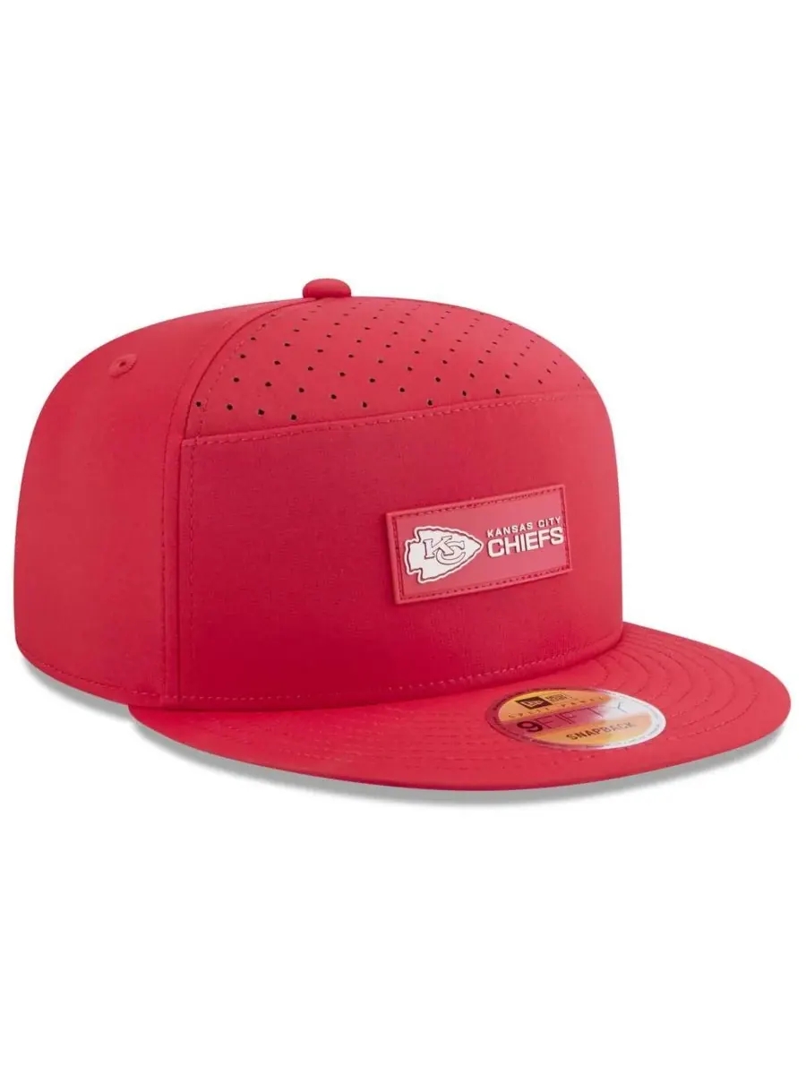 New Era Мужская красная бейсболка Kansas City Chiefs 2025 Sideline Split Panel 9FIFTY Snapback — изображение 4 из 5, красный