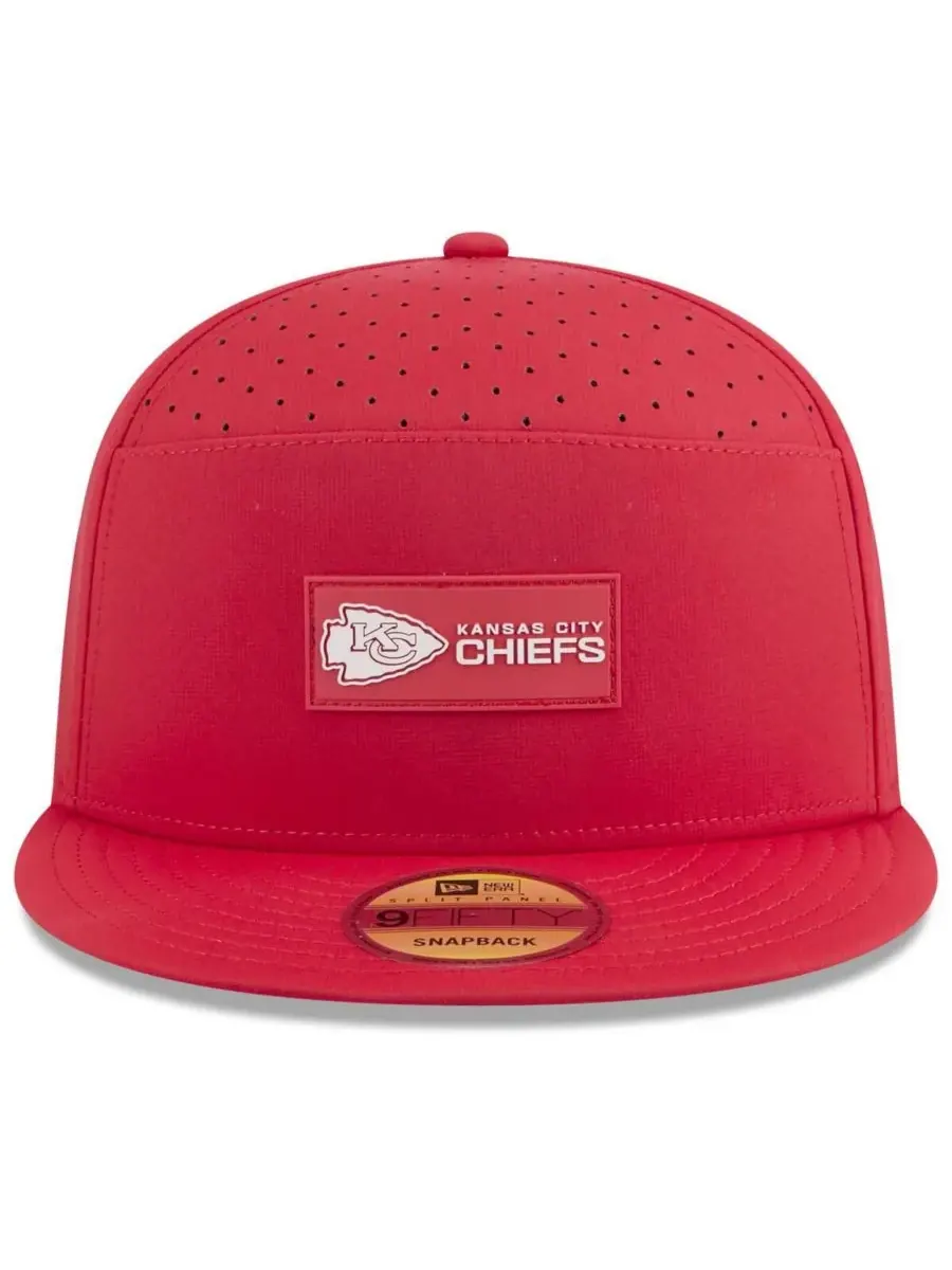 New Era Мужская красная бейсболка Kansas City Chiefs 2025 Sideline Split Panel 9FIFTY Snapback — изображение 5 из 5, красный