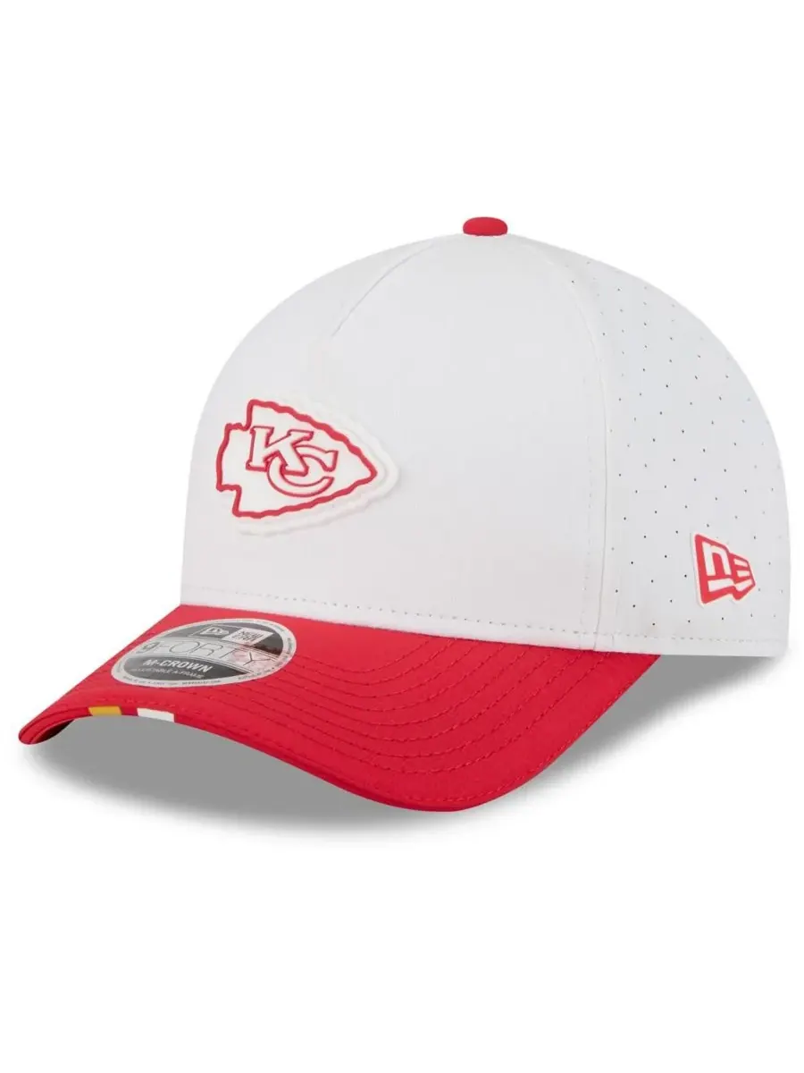 New Era Мужская бело-красная регулируемая кепка Kansas City Chiefs 2025 NFL Training Camp A-Frame