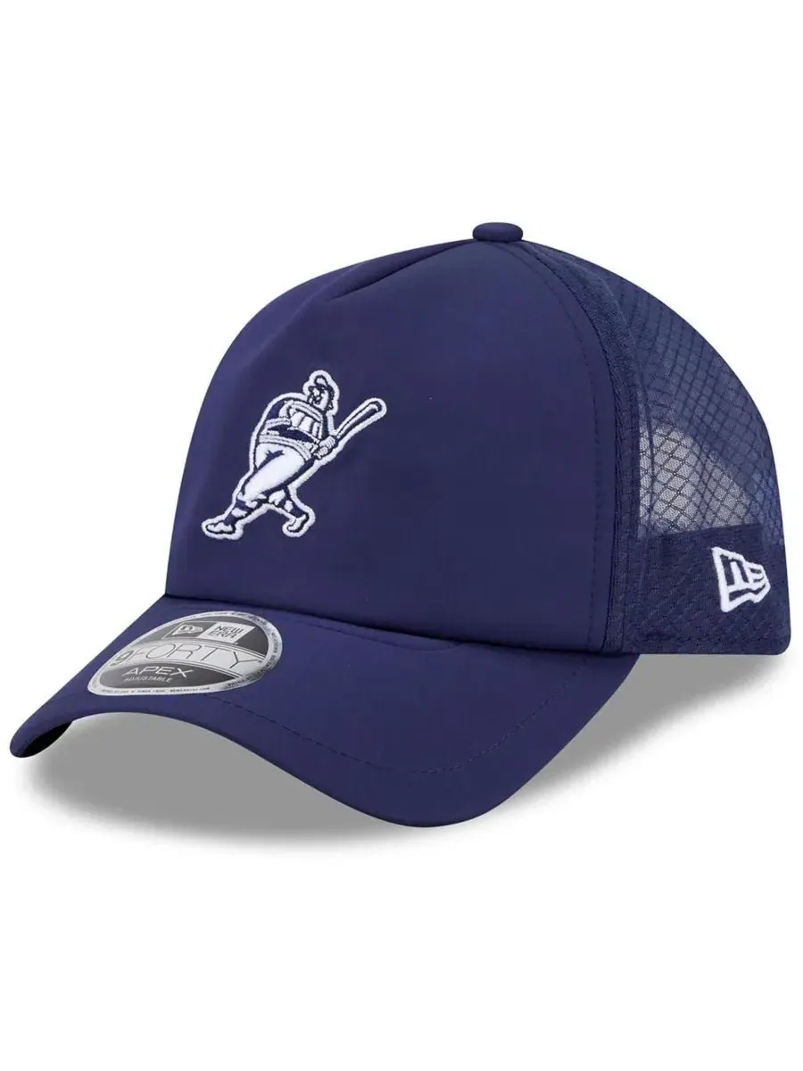 Кепка с эмблемой Milwaukee Brewers, модель 2026 Batting Practice Alternate Apex 9FORTY New Era