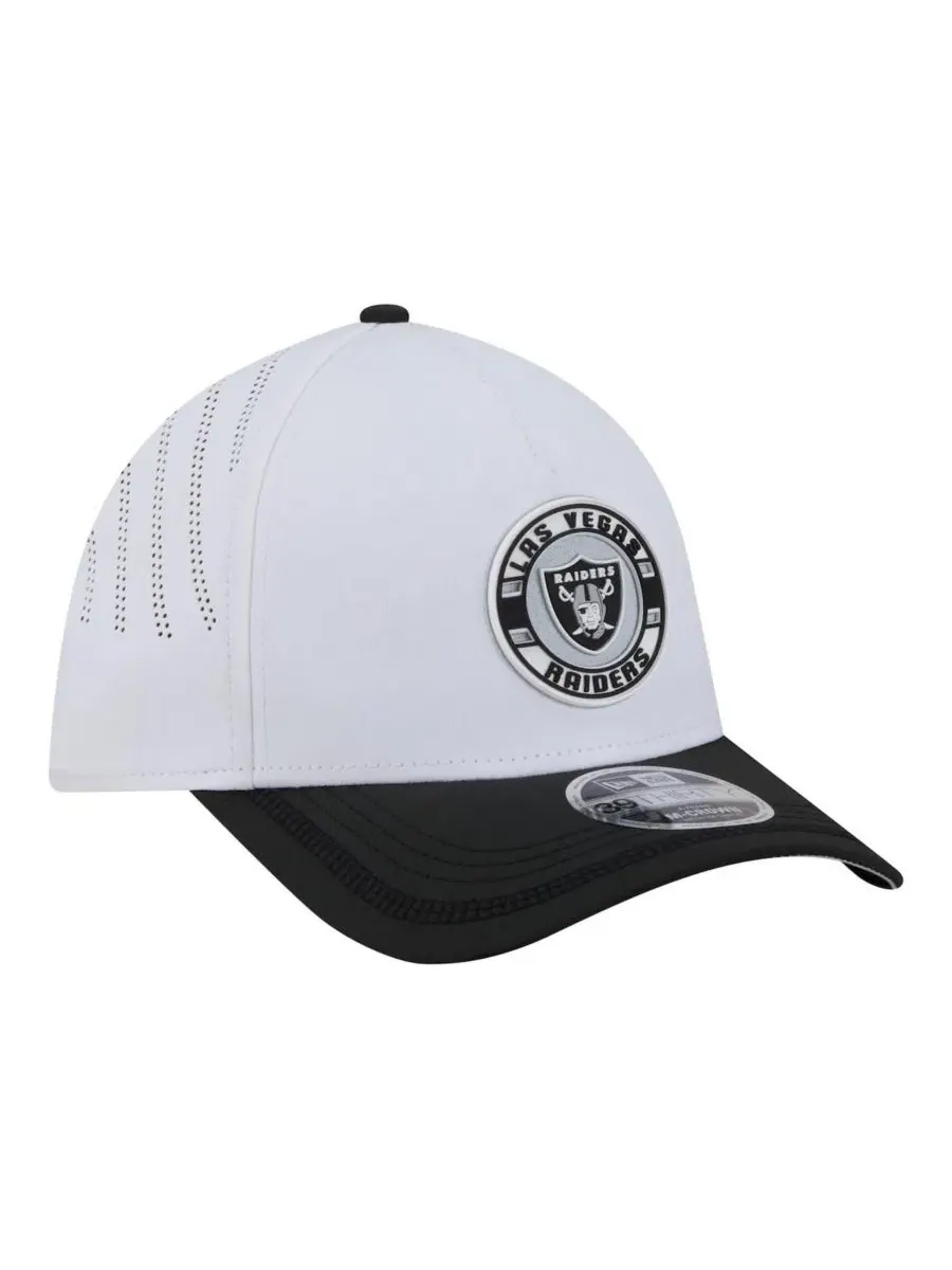 Бейсболка New Era с логотипом Las Vegas Raiders, модель Patch 39THIRTY A-Frame M-Crown — изображение 3 из 4, белый черный