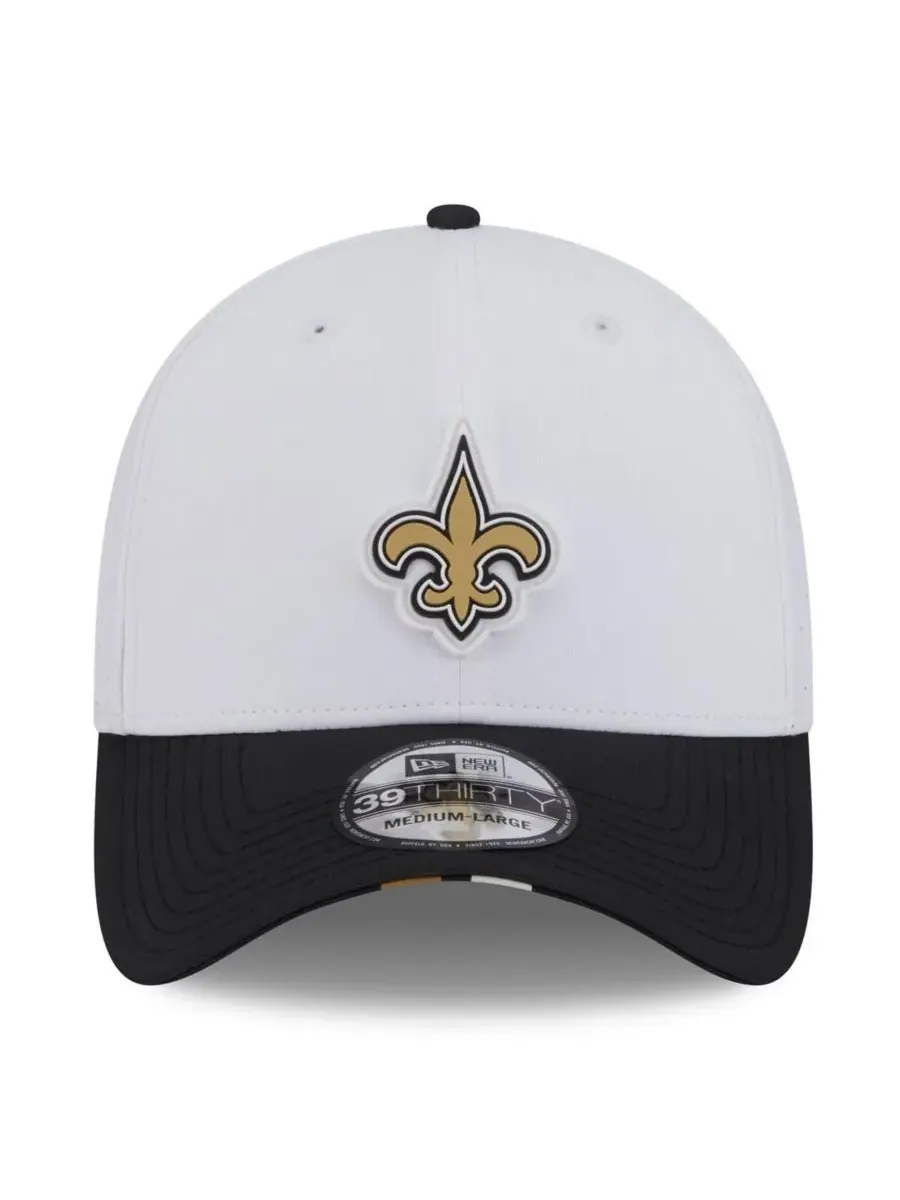 New Era Мужская бело-черная кепка New Orleans Saints 2025 NFL Training Camp 39THIRTY Flex Hat — изображение 2 из 4