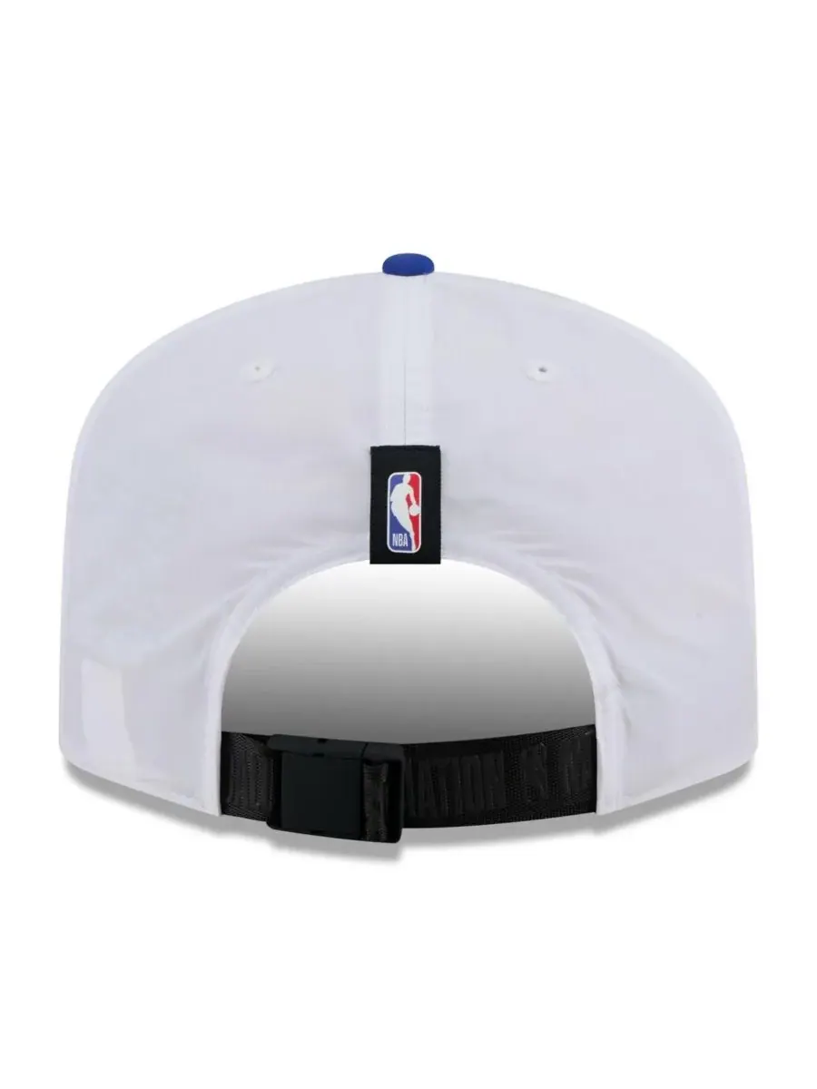 New Era Мужская кепка Golden State Warriors 2025 NBA Draft On-Stage из нейлона, белого/королевского — изображение 2 из 3