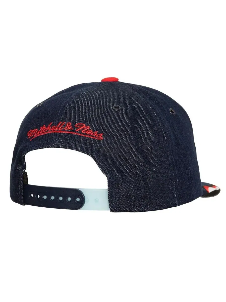 Мужская джинсовая кепка Chicago Bulls Day 6 с регулируемой застежкой Mitchell & Ness — изображение 3 из 3, джинсовый синий