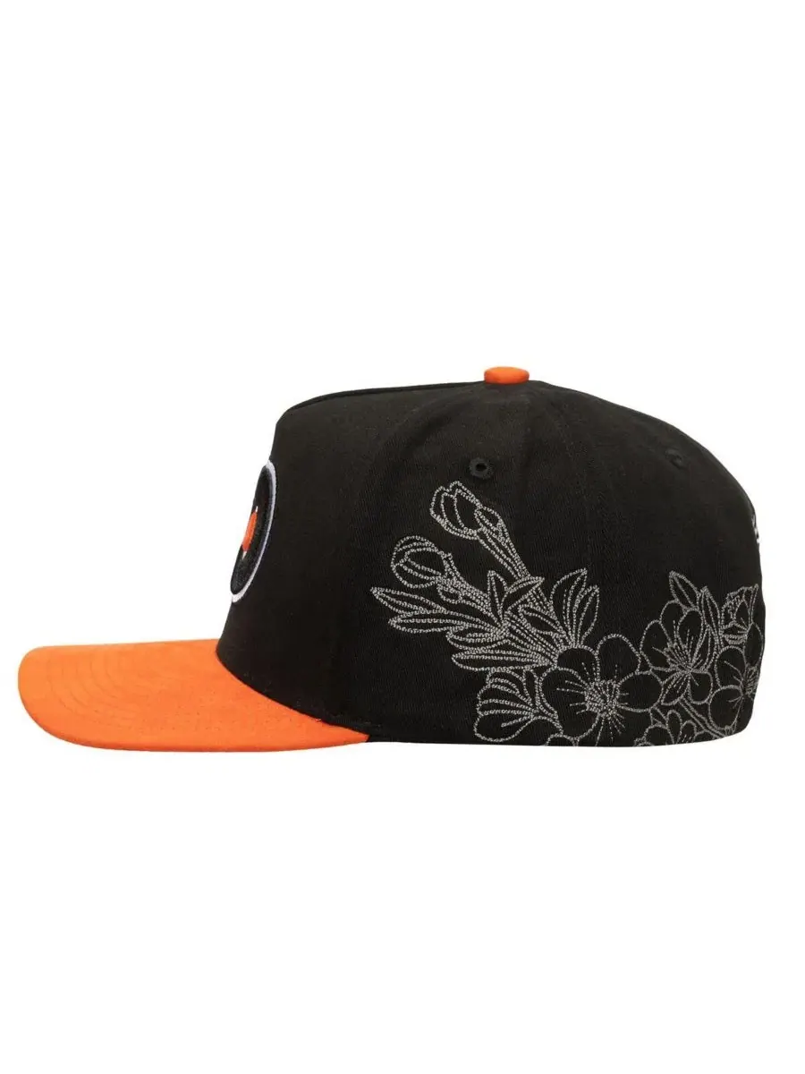 Кепка Philadelphia Flyers May Flowers Pro Crown с вышивкой Mitchell & Ness — изображение 3 из 4, черный оранжевый