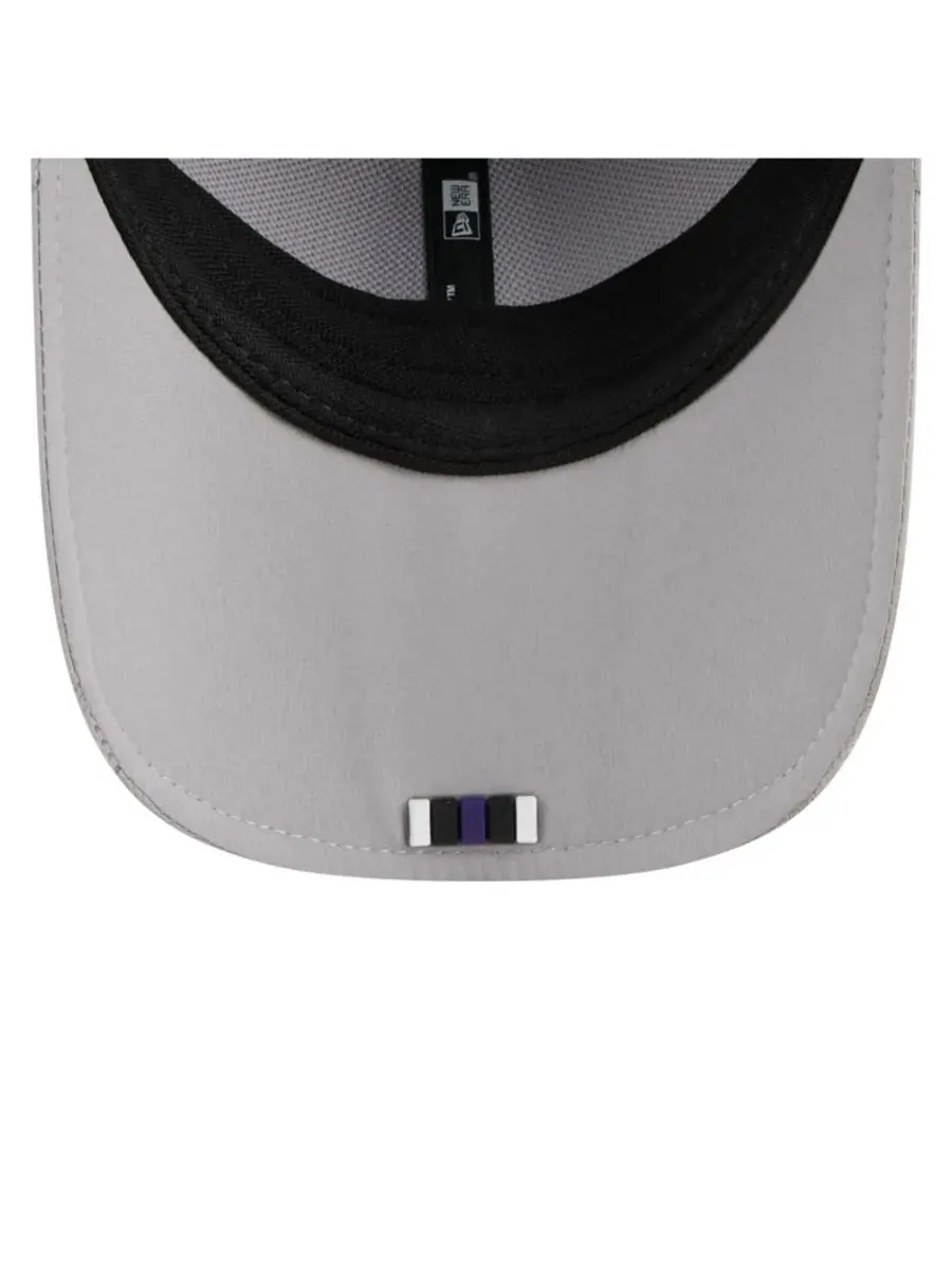 New Era Мужская серая регулируемая кепка Baltimore Ravens 2025 Sideline M-Crown 9FORTY — изображение 2 из 5, серый