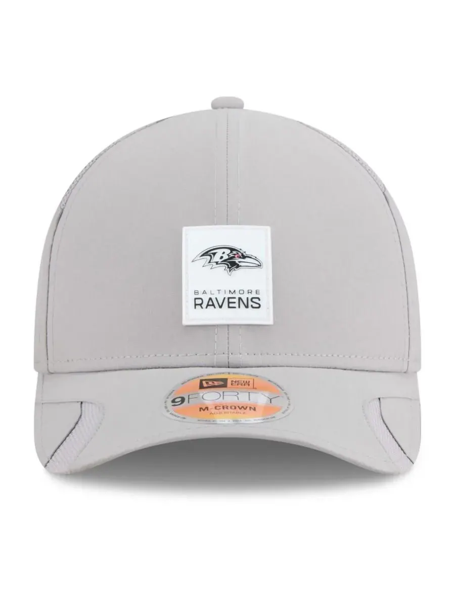 New Era Мужская серая регулируемая кепка Baltimore Ravens 2025 Sideline M-Crown 9FORTY — изображение 5 из 5, серый