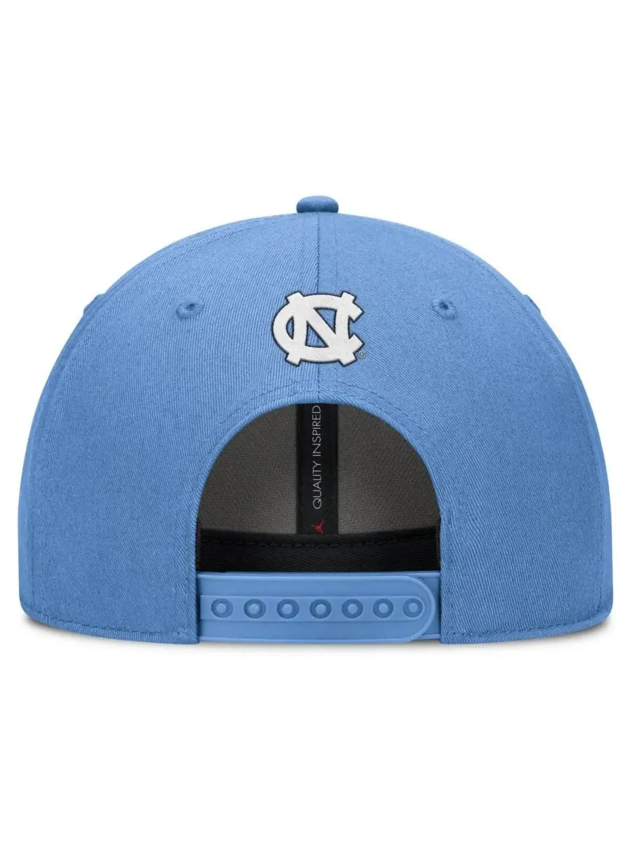 Jordan Мужская регулируемая бейсболка Carolina Blue North Carolina Tar Heels Slanted Primetime Rise — изображение 4 из 4